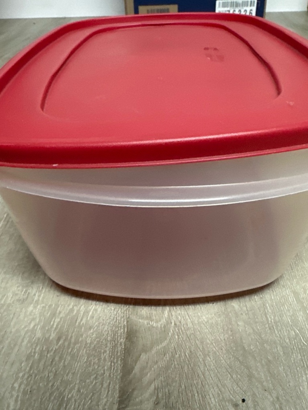 Rubbermaid Red Snap-On Plastic Storage Lid - Picture 2 of 5